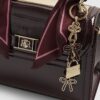 Röd mini-crossbody-väska i lackläder