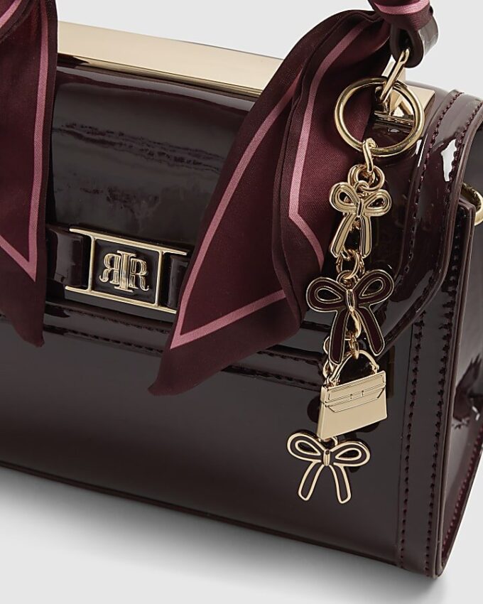 Röd mini-crossbody-väska i lackläder