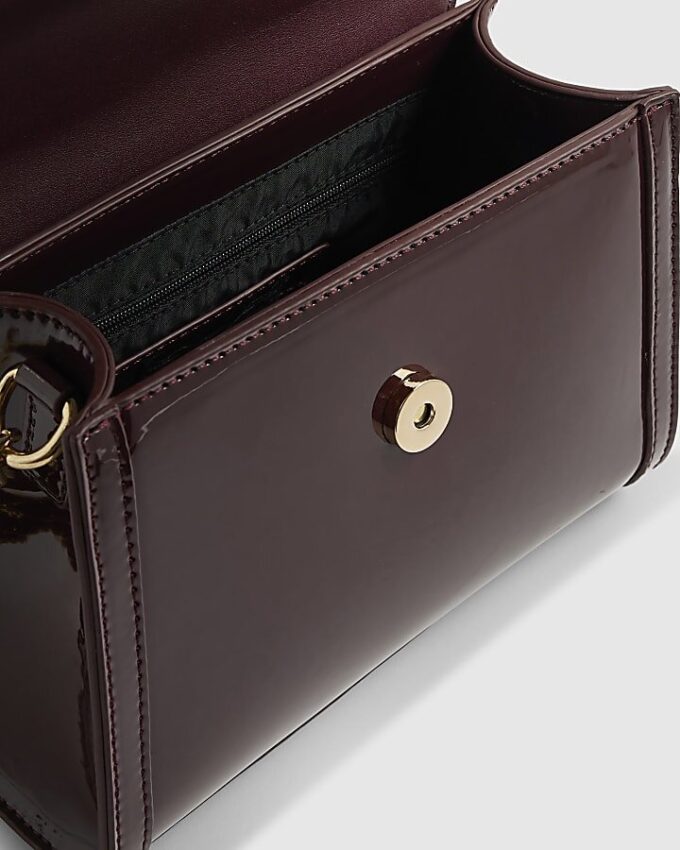 Röd mini-crossbody-väska i lackläder