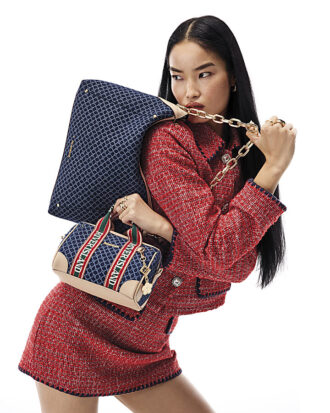 Röd minikjol i bouclé med whipstitch