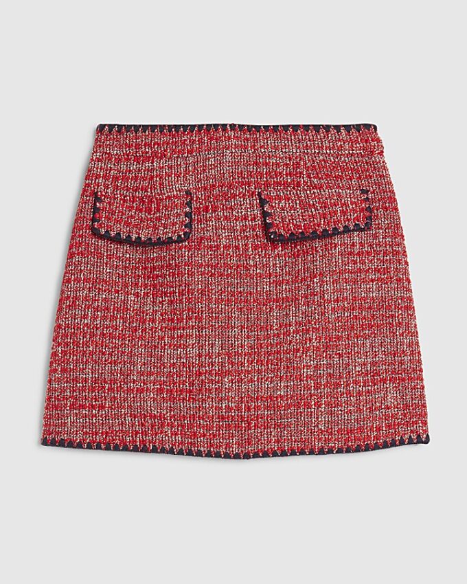 Röd minikjol i bouclé med whipstitch