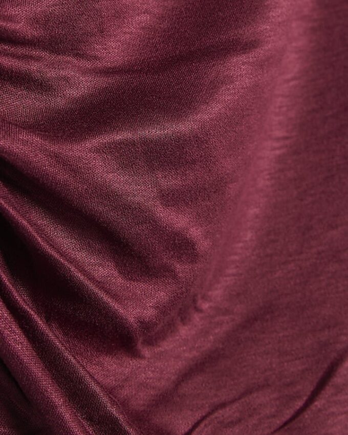 Röd off-shoulder-top med drapering