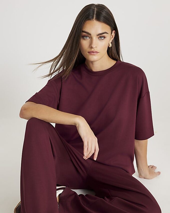 Röd premium-T-shirt med korta ärmar och boxig passform