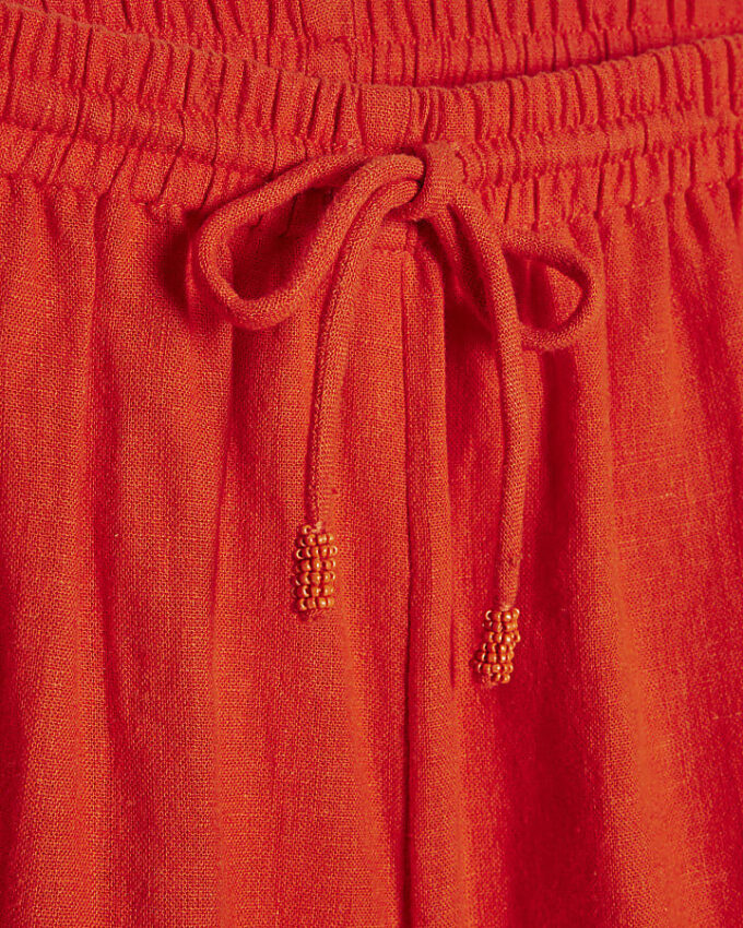 Röda shorts i linneblandning