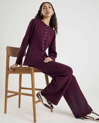 Röda stickade byxor med vida ben