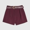 Röda strukturerade shorts med bälte