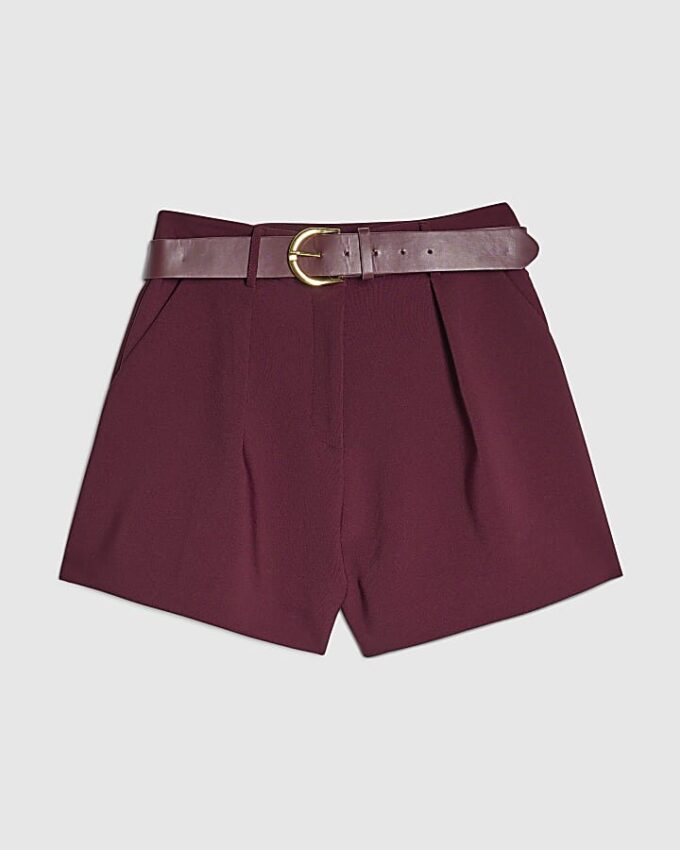 Röda strukturerade shorts med bälte