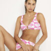 Rosa bikiniöverdel med snäckmönster och texturerad cami