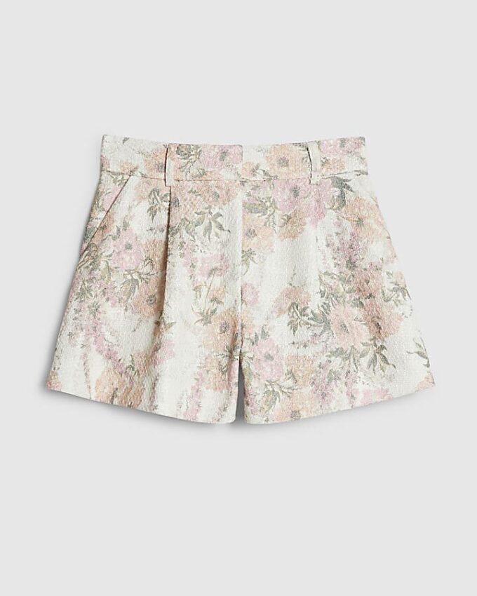 Rosa bouclé-shorts med blommönster