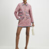 Rosa boucléjacka med whipstitch-sömmar