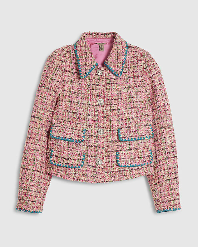 Rosa boucléjacka med whipstitch-sömmar