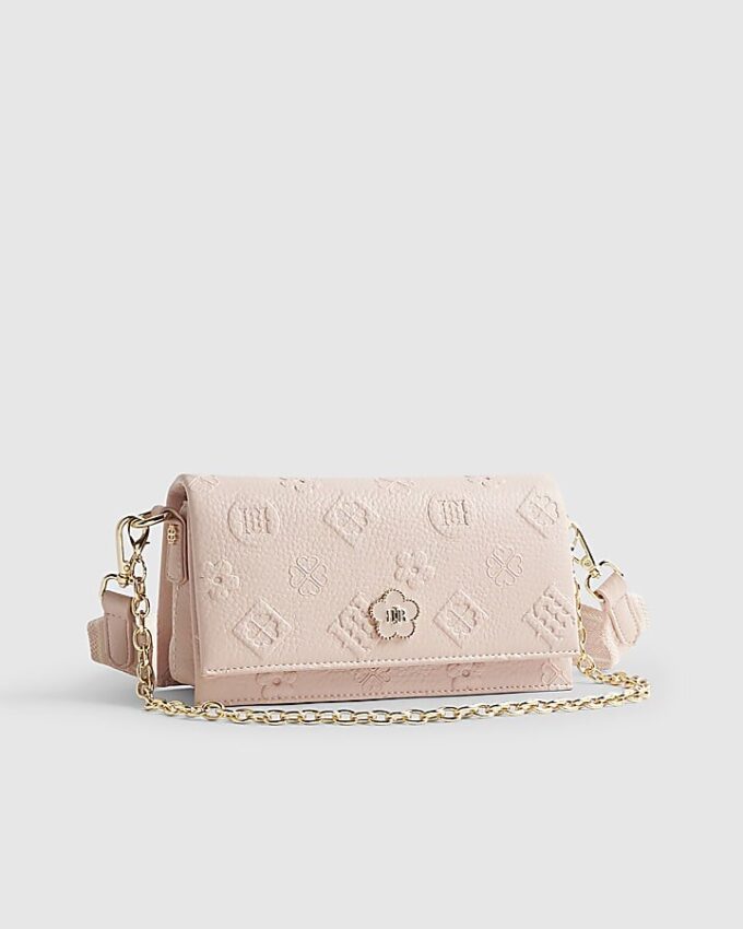 Rosa crossbody-väska med präglat monogram