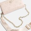 Rosa crossbody-väska med präglat monogram