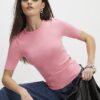 Rosa kortärmad figursydd topp