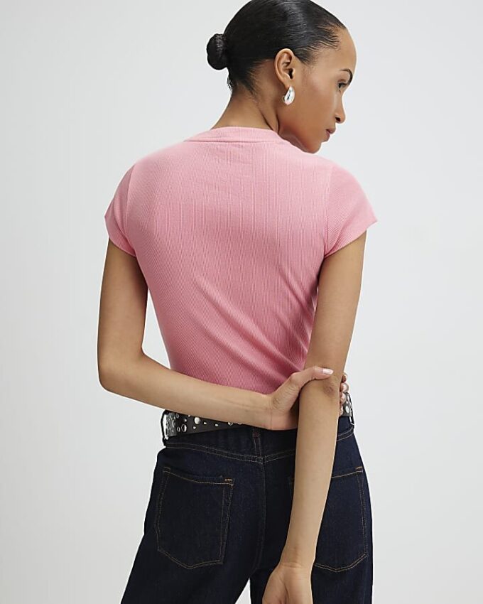 Rosa kortärmad ribbad T-shirt