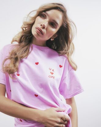 Rosa kortärmad T-shirt med broderat Ur Cute-tryck