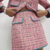 Rosa minikjol i bouclé med whipstitch
