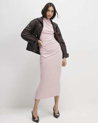 Rosa, mysig, ärmlös draperad topp