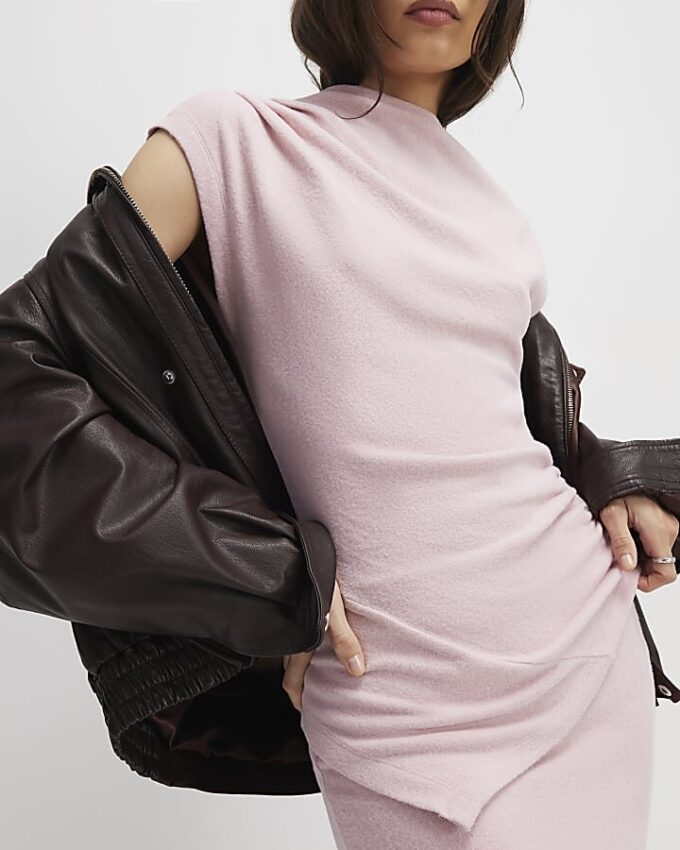 Rosa, mysig, ärmlös draperad topp