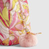 Rosa pom pom-flätad scarfblomma som bag charm