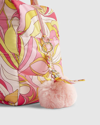 Rosa pom pom-flätad scarfblomma som bag charm