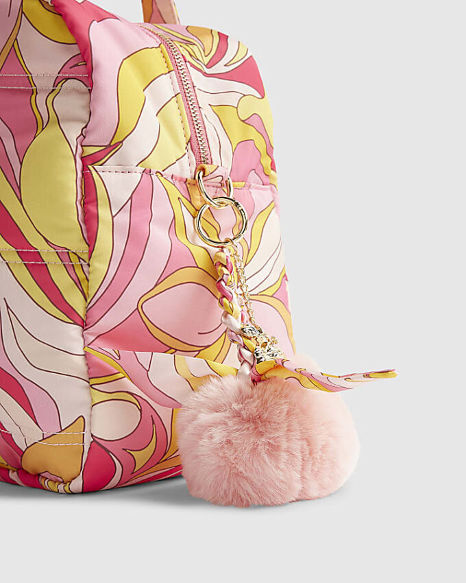Rosa pom pom-flätad scarfblomma som bag charm