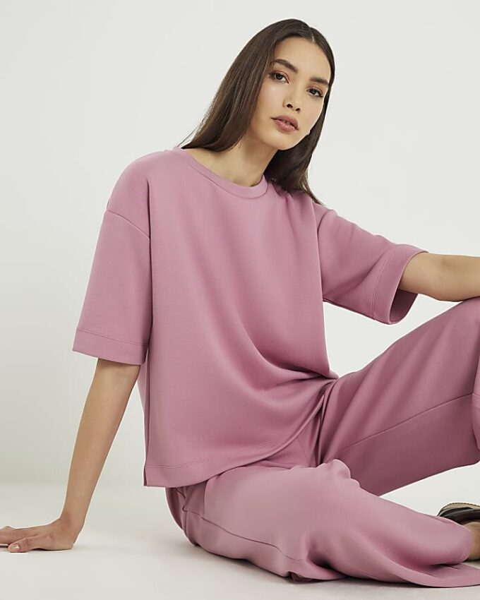 Rosa premium-T-shirt med boxig passform