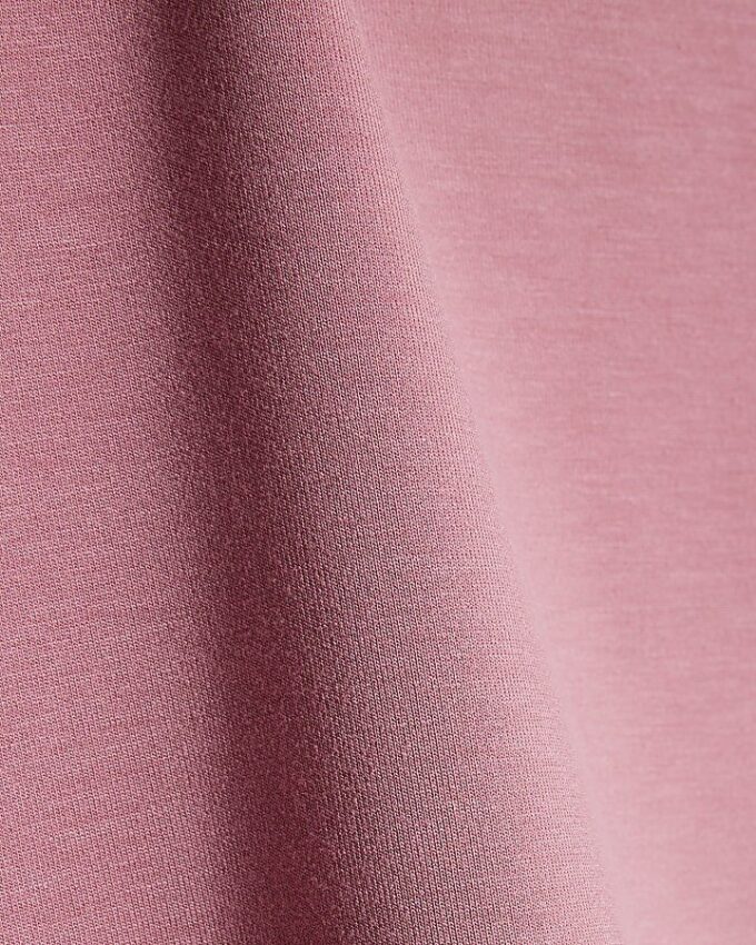 Rosa premium-T-shirt med boxig passform