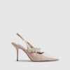 Rosa pumps med pärlblommor och rem bak