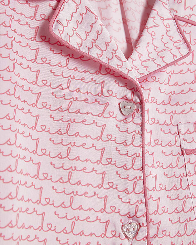Rosa pyjamas för flickor med RI Monogram Rosa pyjamas för flickor med RI Monogram