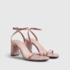 Rosa sandaler med knappt synlig klack