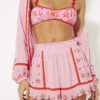 Rosa shorts med broderade blommor