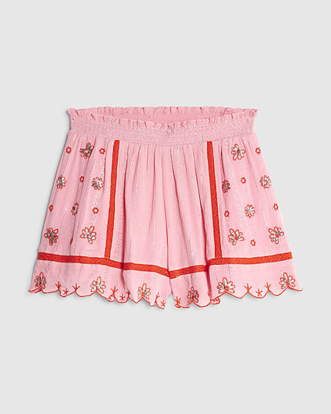 Rosa shorts med broderade blommor