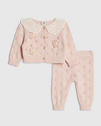 Rosa stickat set med broderade prästkragar för babyflickor