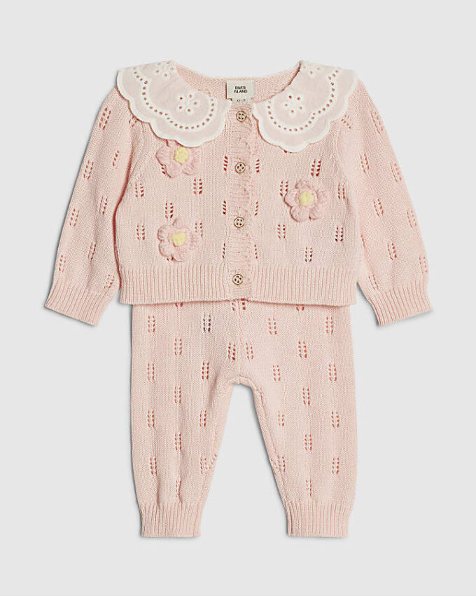 Rosa stickat set med broderade prästkragar för babyflickor