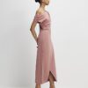Rosa stretchig draperad midiklänning Rosa stretchig draperad midiklänning