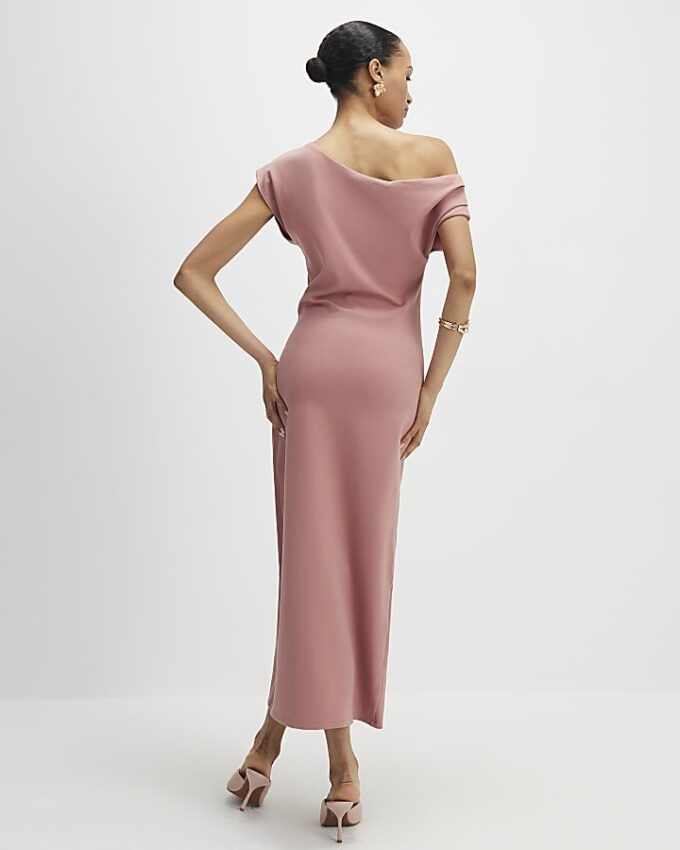 Rosa stretchig draperad midiklänning Rosa stretchig draperad midiklänning