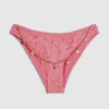 Rosa texturerade bikinitrosor med kedja