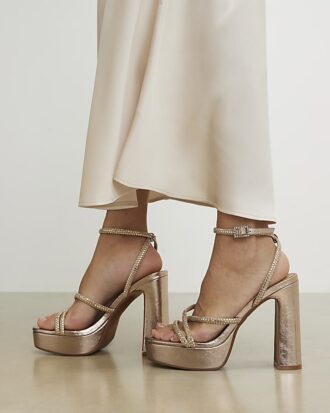 Sandaler med platåklack i roséguld med strass
