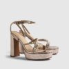Sandaler med platåklack i roséguld med strass