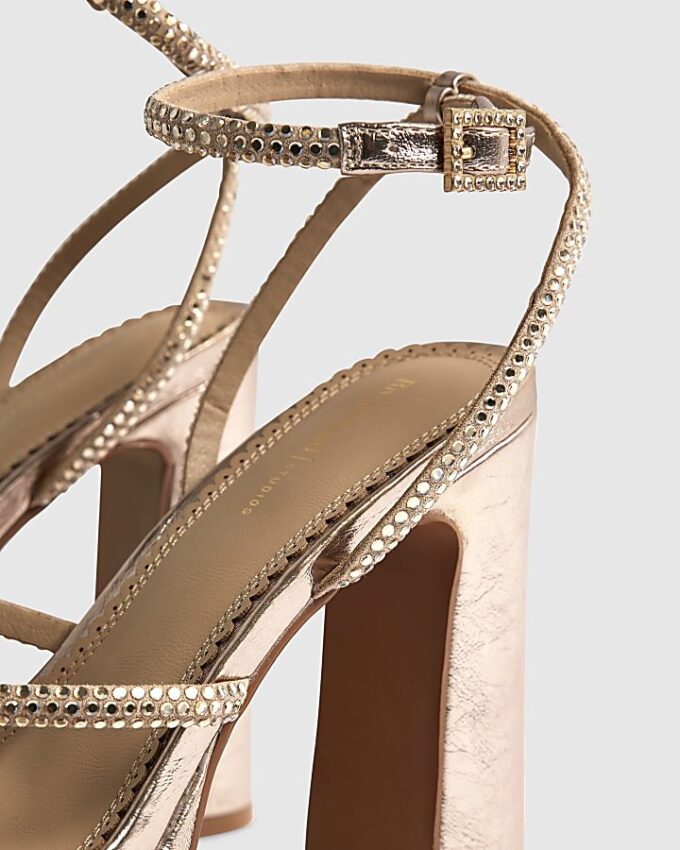 Sandaler med platåklack i roséguld med strass