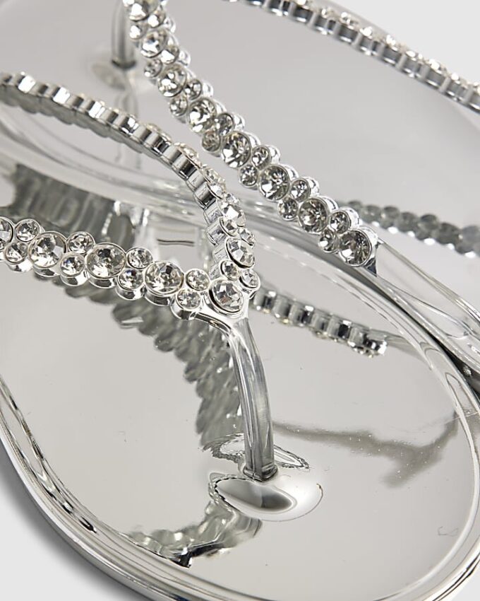 Silverfärgade flip-flops med strass