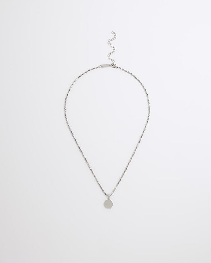 Silverfärgat stålhalsband med hexagonkedja