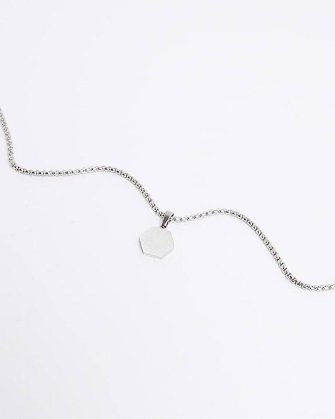 Silverfärgat stålhalsband med hexagonkedja