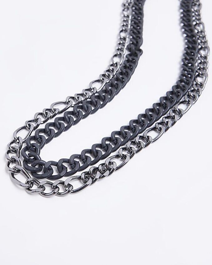 Silverfärgat, tjockt halsband med flera rader