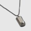 Silverhalsband med dubbla hundmärken
