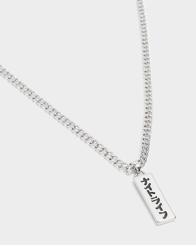 Silverhalsband med japansk tagg