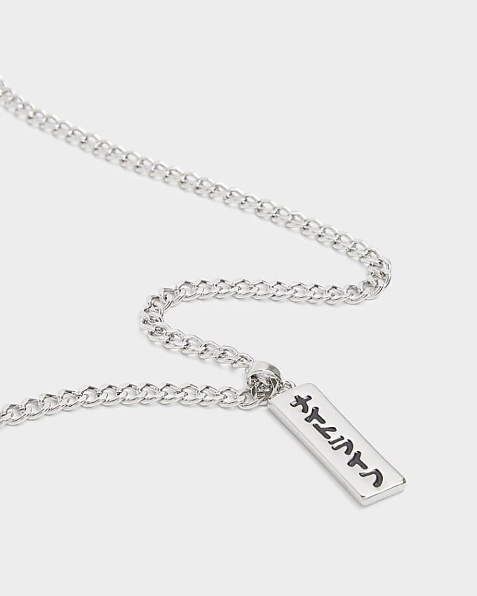 Silverhalsband med japansk tagg