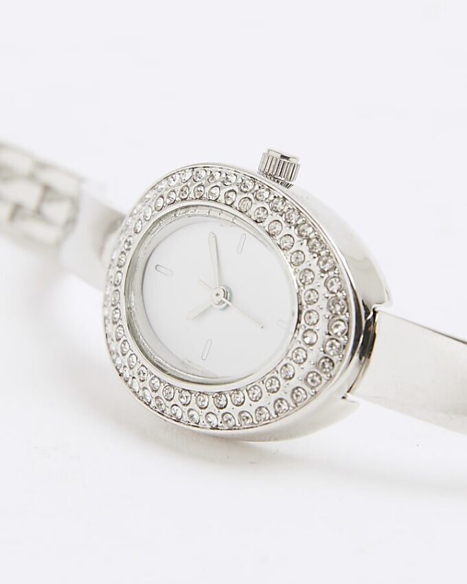 Silverklocka med smalt ovalt armband