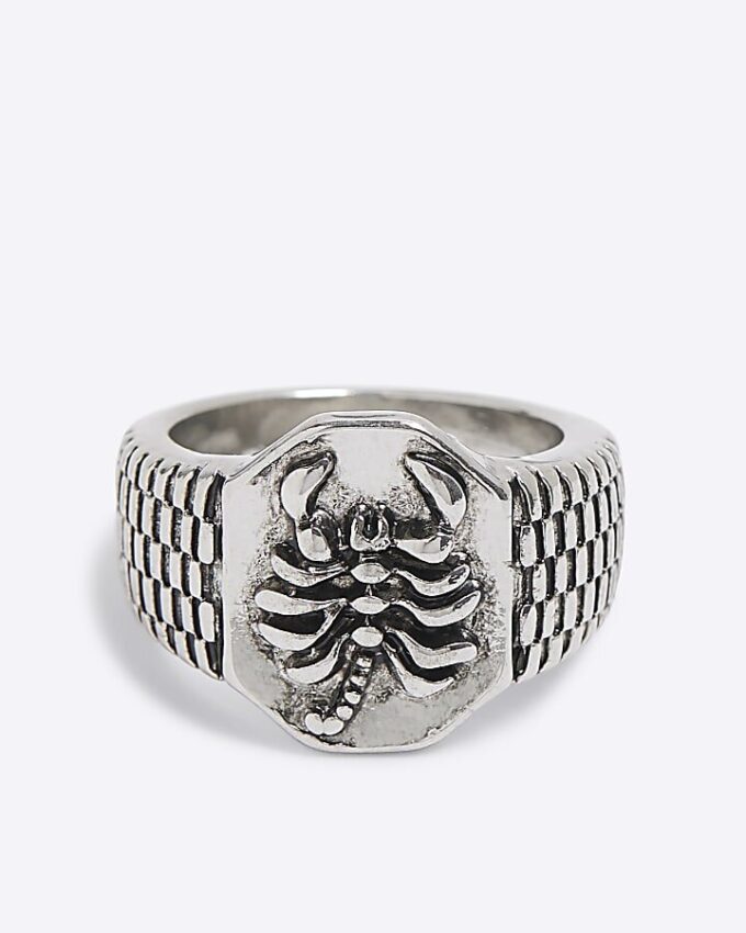 Silverring med skorpion